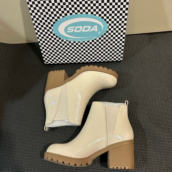 {NWT} Soda shiny faux leather boots🤍 - Picture 4 of 8